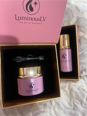 LuminousLV anti-aging restoring Skincare Cream & Serum Set!